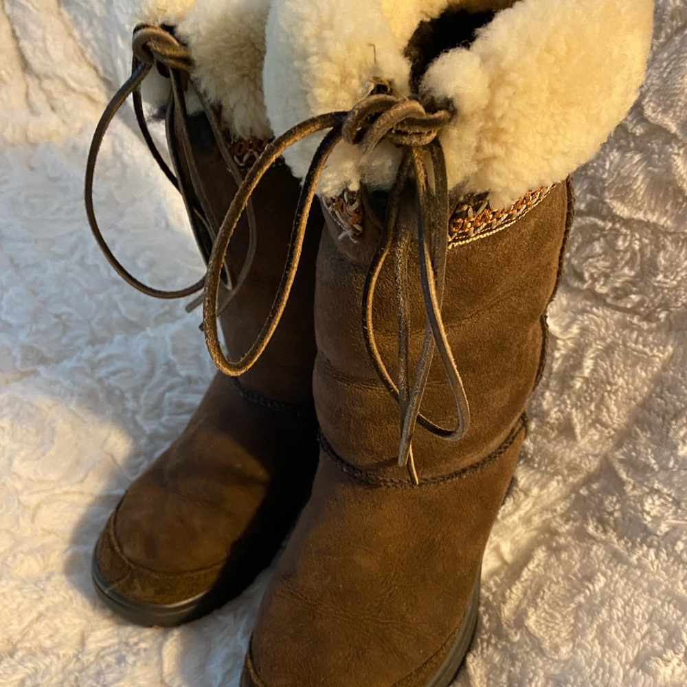 UGG boots excellent condition no rips or stains.